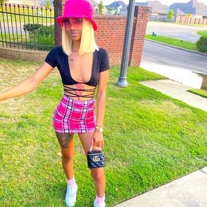 Selling whole outfit , only worn once .